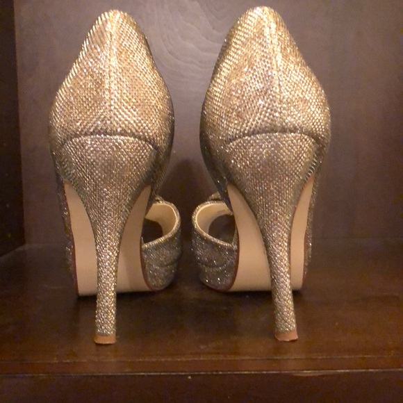 CAPARROS Pumps - Picture 3 of 4